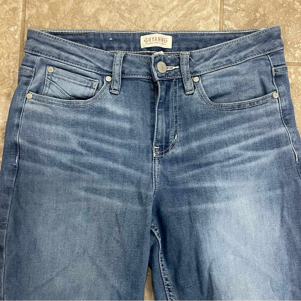 SHYANNE WOMEN'S DESTRUCTED KNEE SUPER FLARE‎ LEG JEANS SZ 30 - Picture 2 of 13